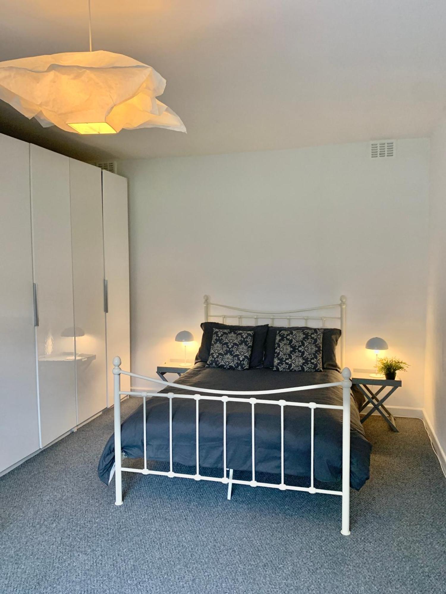 Didsbury Failte Apts - 3 Mins To The Christie's - Ground Floor - Free Parking Apartment